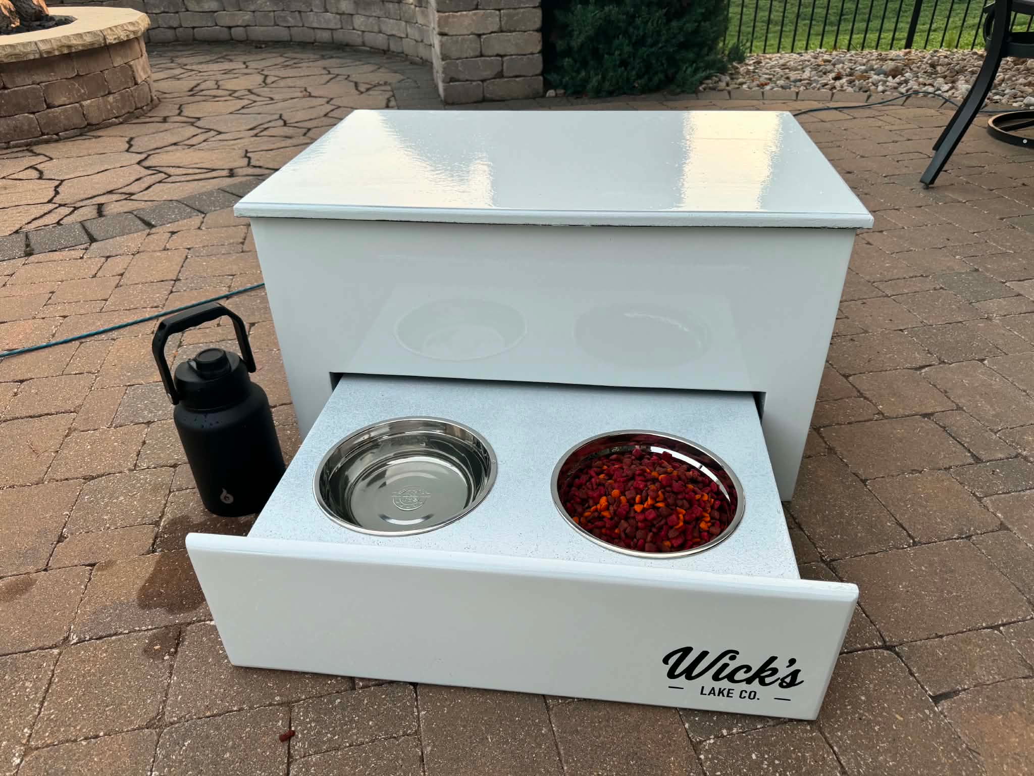The Retriever with the drawer open, holding two stainless bowls